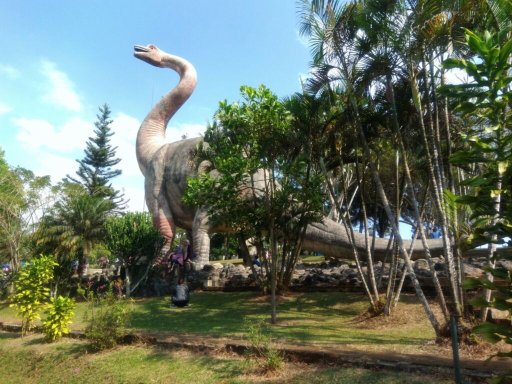 taman dinosaurus malajengka