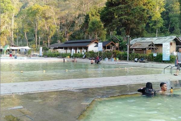 Read more about the article Menikmati Hangatnya Pemandian Air Panas Cimanggu